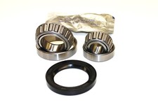 DAIMLER DS420 LIMO 1976 - 1992 SET OF FRONT WHEEL BEARINGS & SEAL