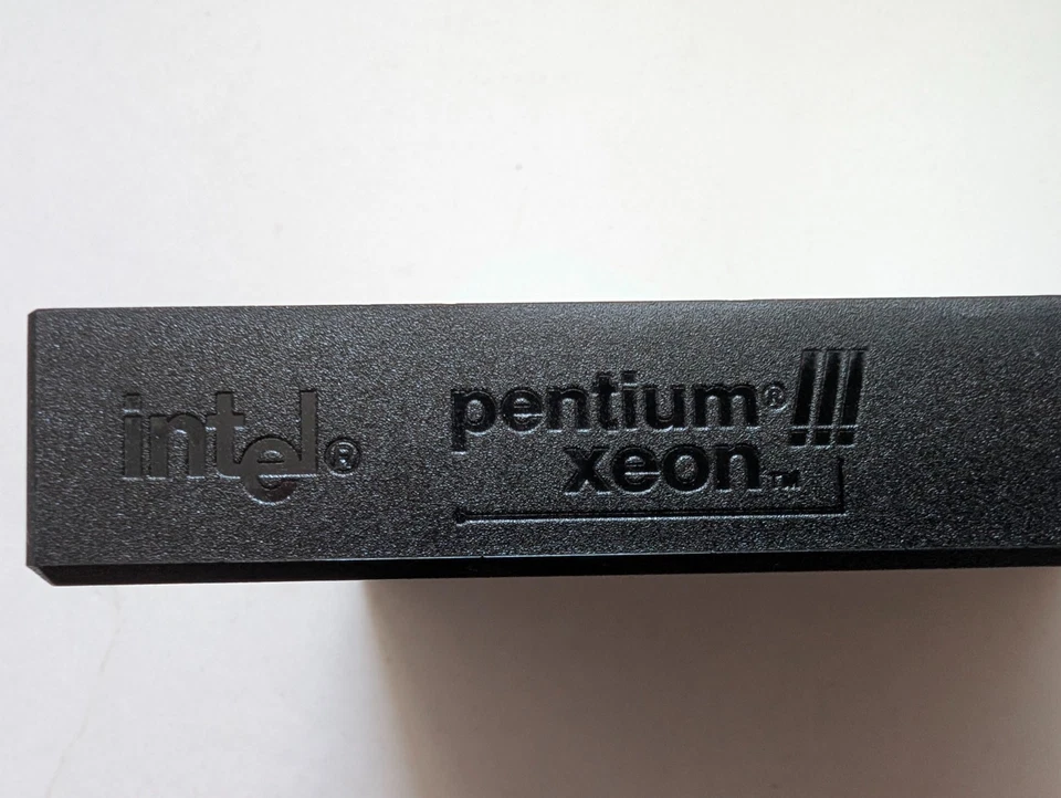 Intel Pentium III Xeon SL4XX 700MHz 100MHz 2MB L2 Cache Processor - Image 3 of 4