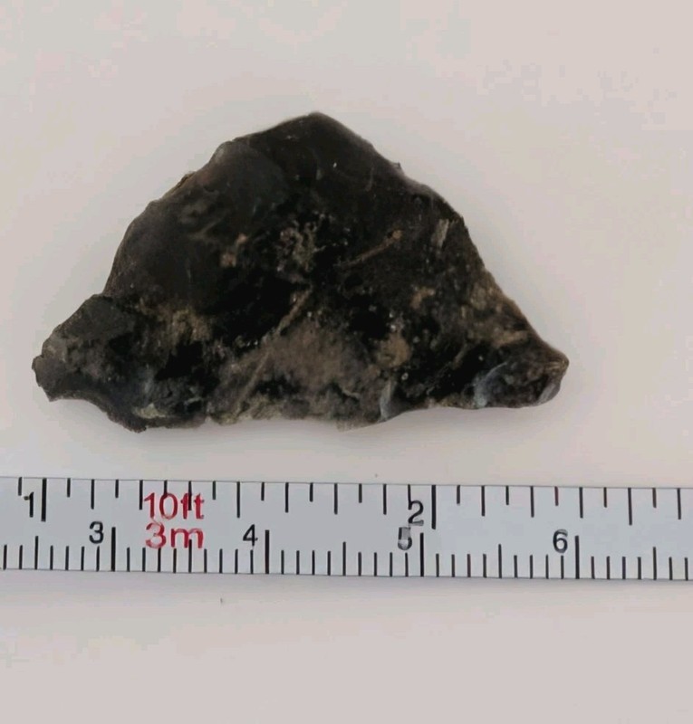 AUTHENTIC ARROWHEAD INDIAN ARTIFACT  Approximately 1.5" X 1"
