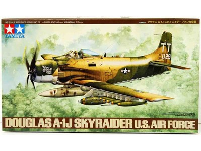 Tamiya - Douglas A-1J Skyraider U.S. Air Force 1/48 61073