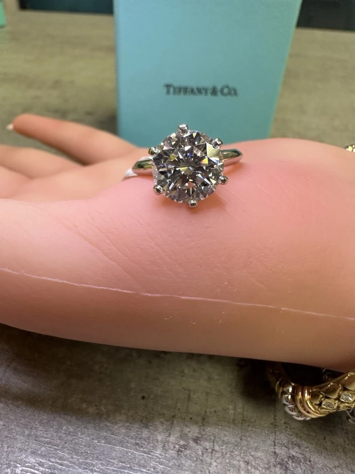 Anel de noivado de platina solitário de diamante redondo Tiffany & Co 4,00 G/SI1 GIA - Imagem 2 de 4