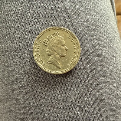 Rare 1993 British One Pound Coin  DECUS ET TUTAMEN  Error Upside Down