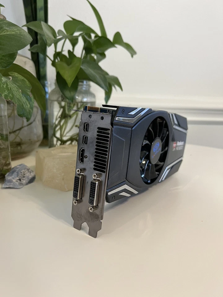 Sapphire ATI Radeon HD 6870 1GB PCI-E Video Card DVI/HDMI/DP Worked When Pulle - Image 2 of 4