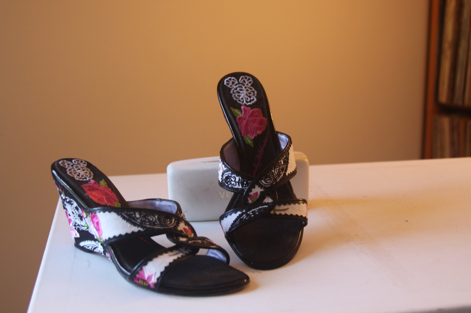 Buy u003e black wedges with brown heel u003e Very cheap -