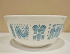 Vintage Pyrex 2 1/2 QT Butterprint Amish Farmer #403 Bowl White w Turquoise