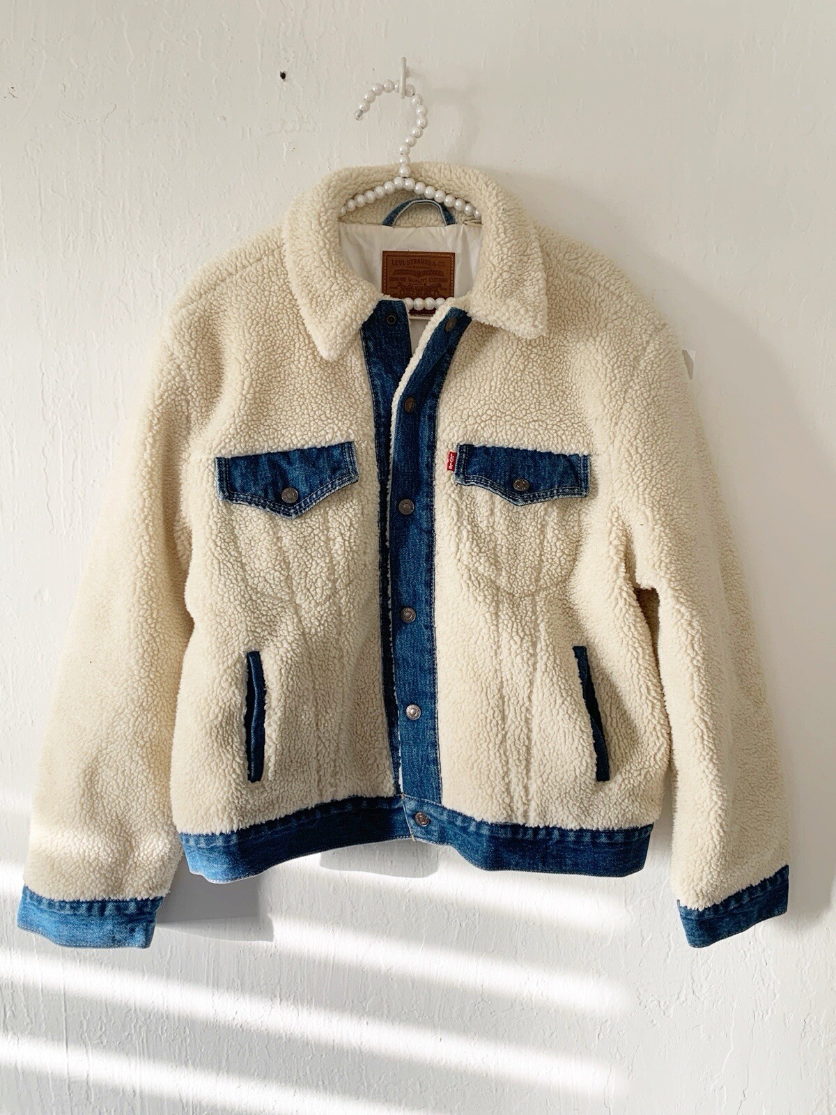 Levi’s Ex-Boyfriend Pieced Off White Multi Shearling Trucker Jacket Size Large image 8