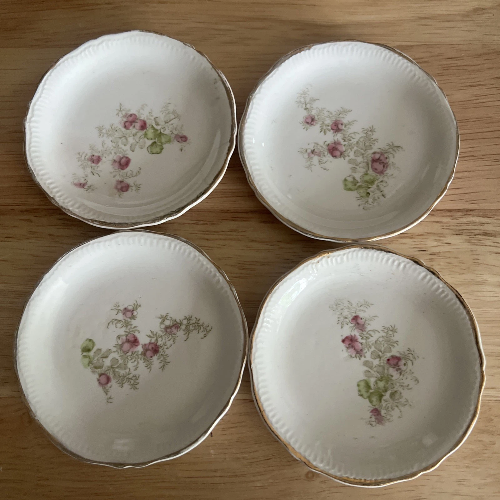 Vintage Flower Gold Rimmed Butter Pats (4)
Opens in a new window or tab