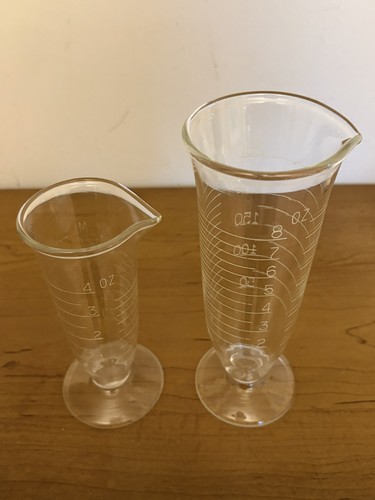 Set Of 2 Vintage KPP Phenix Beakers With Spout 8oz & 4oz 1960s