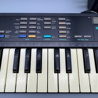 Vintage Casio SK-1 Keyboard w Box Manual 32 Key Tested Please Read