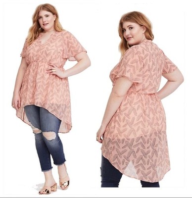 NWT TORRID (0X)  Women's Peach Chiffon Hi-Lo Babydoll Tunic Feather Print Top