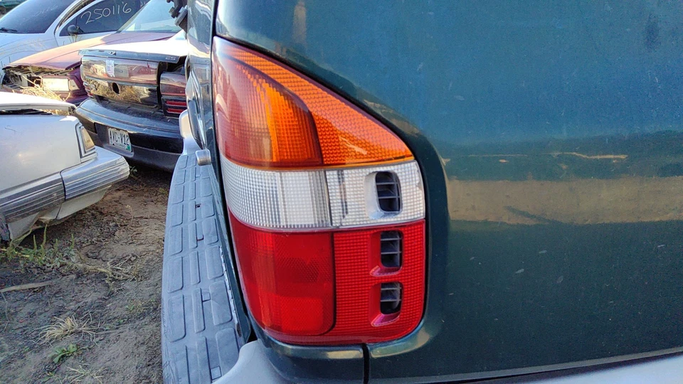 1998-2002 Honda Passport passageiro luz traseira direita fabricante de equipamento original lâmpada de freio traseira 5647813 - Imagem 2 de 3