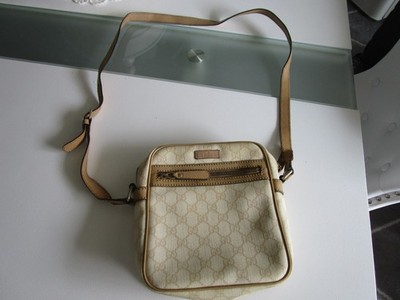 GUCCI Logo GG Pattern Shoulder Bag Supreme Leather Brown SHW 62KD755