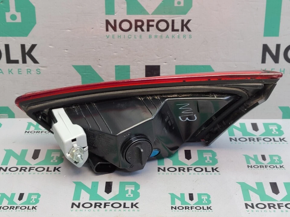 Maserati Ghibli M157 Left Inner Taillight 0 6700046820 - Image 3 of 4