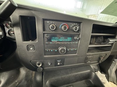 Audio Equipment Radio AM-FM-MP3 Fits 15-24 EXPRESS 2500 VAN 1138512