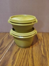 (2) Tupperware Servalier 886 & 1323 Bowls Lid...