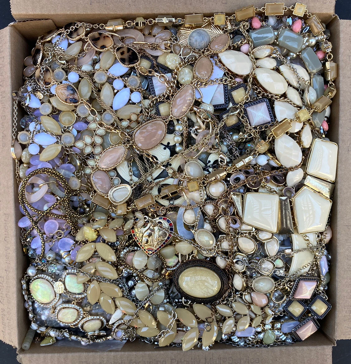 Vintage plastic deals jewelry types