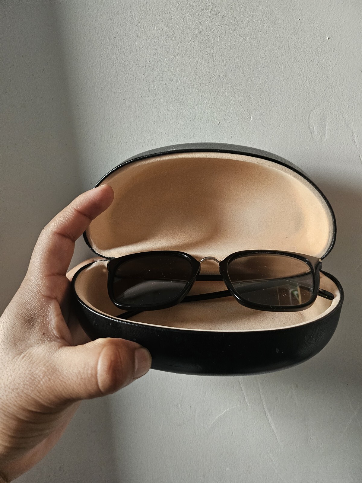 Occhiali da sole Saint Laurent neri con custodia