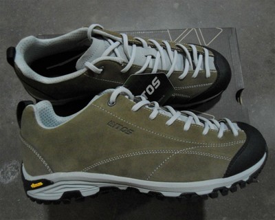 burgundy casual shoes