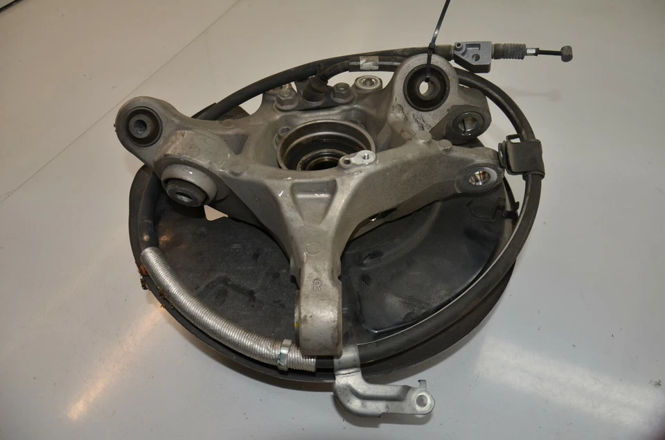 Buje nudillo husillo trasero derecho 4230424040 OEM Lexus RC F 2015-17 GS F 2016-17 Foto 2 de 4