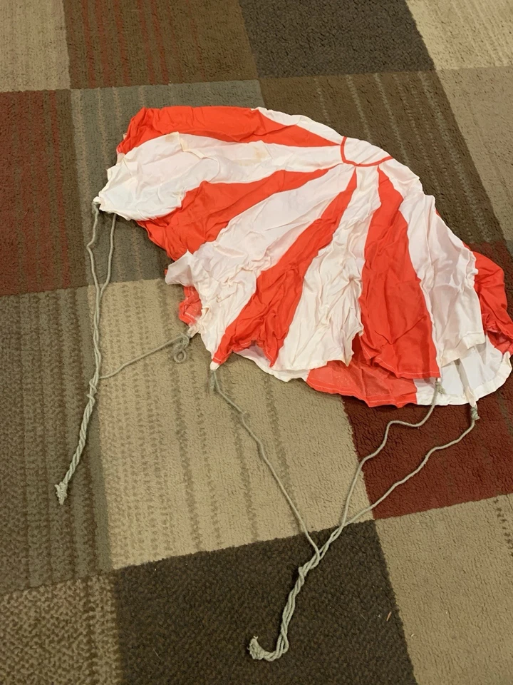 GI Joe Vintage 1967 Piloto de Caza Fantastic Freefall Rojo Blanco Patachute y Líneas Foto 3 de 4