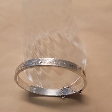 Signed 925 Sterling Silver Hinged Bangle Brac...