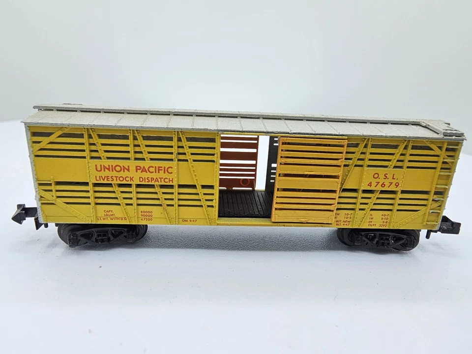 *READ* Micro Trains N Scale Union Pacific 40' Livestock Despatch Car OSL 476306 - Image 3 of 4