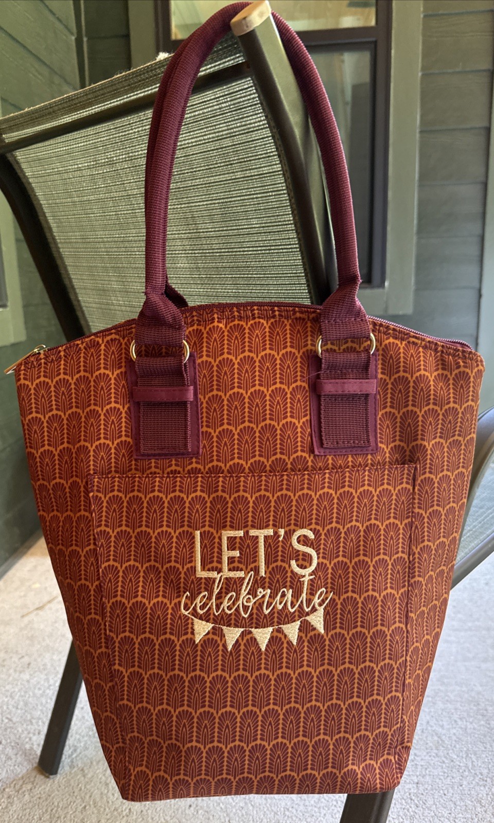 Refrigerador de bolso de mano Initials Inc. Let’s Celebrate