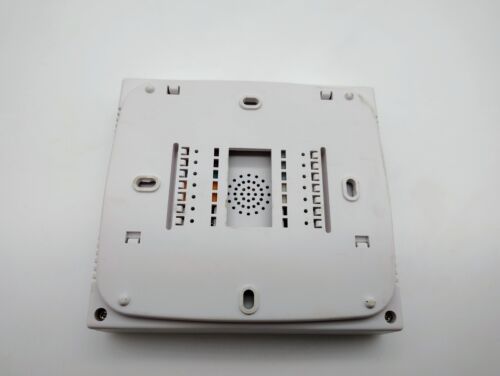 Pro1 IAQ T925 - 7 Day Programmable Heat Pump Touchscreen Thermostat (3H/2C) - Picture 3 of 8