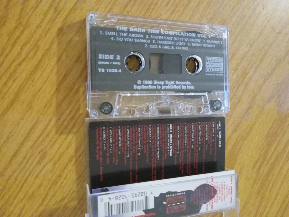 THE DARK SIDE COMPILATION Tape Cassette gangsta LES G 1996 Tested works  Foto 4 de 4