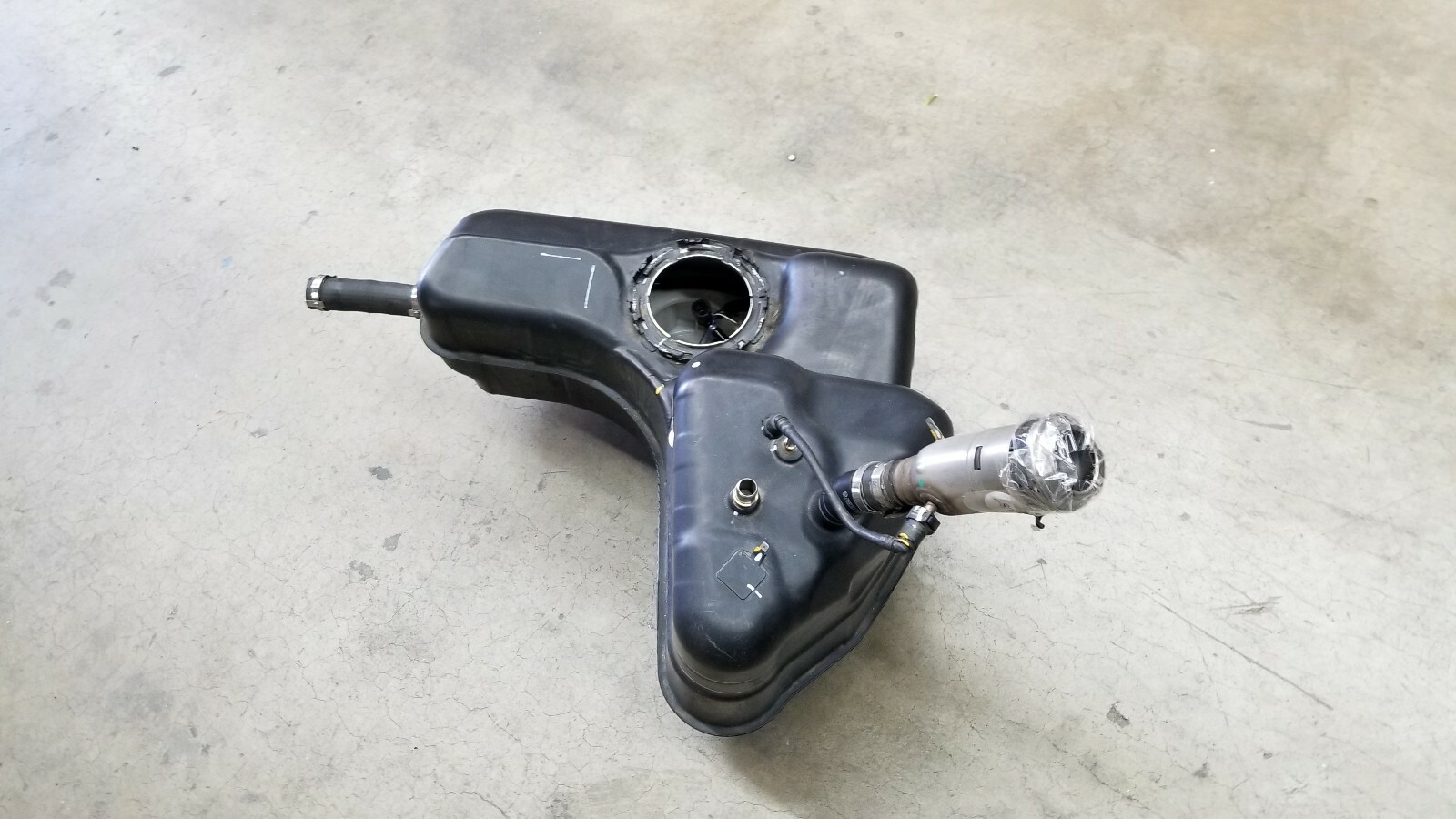 LAMBORGHINI HURACAN PASSENGER RIGHT SIDE FUEL TANK OEM 4S0201022D 4T8201022D