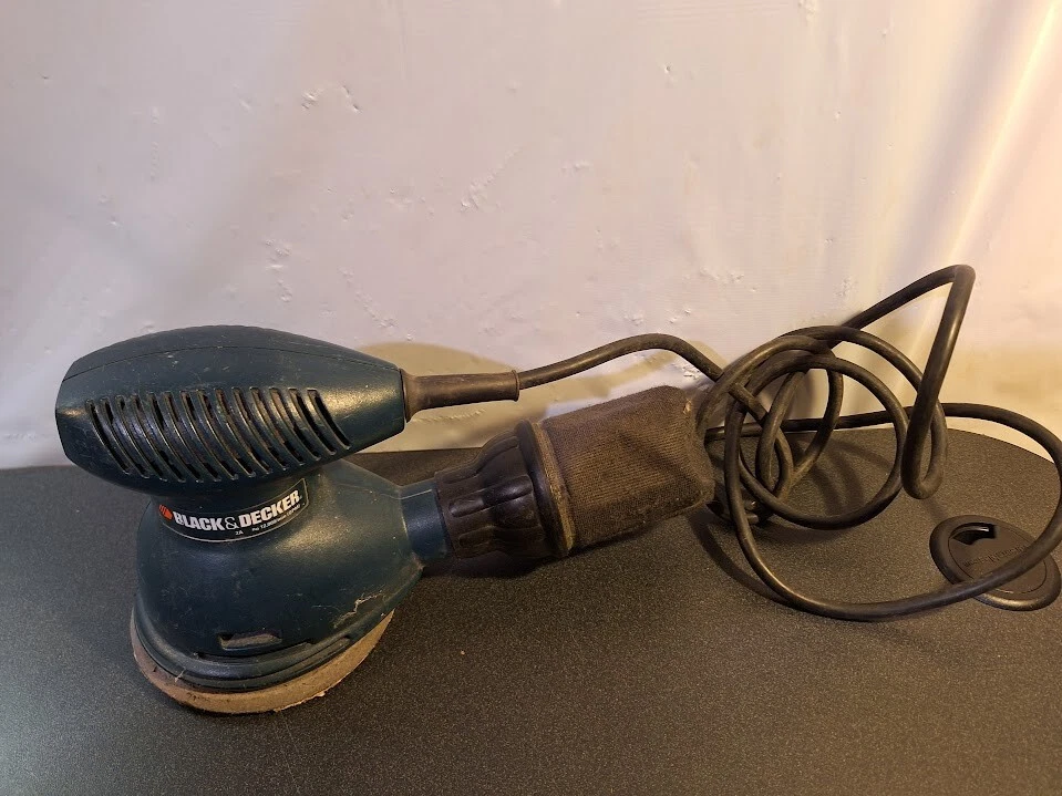 BLACK & DECKER #RO100 TYPE-1 2.A 12,000-OPM 5" ORBIT SANDER W/ DUST BAG - Image 2 of 4