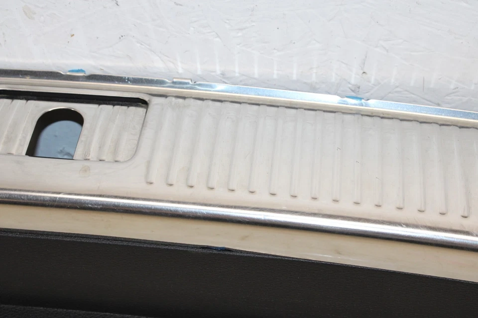 Audi SQ5 Q5 2018-2024 moldura de alféizar de maletero 80A86483E OEM KX35 Foto 3 de 4