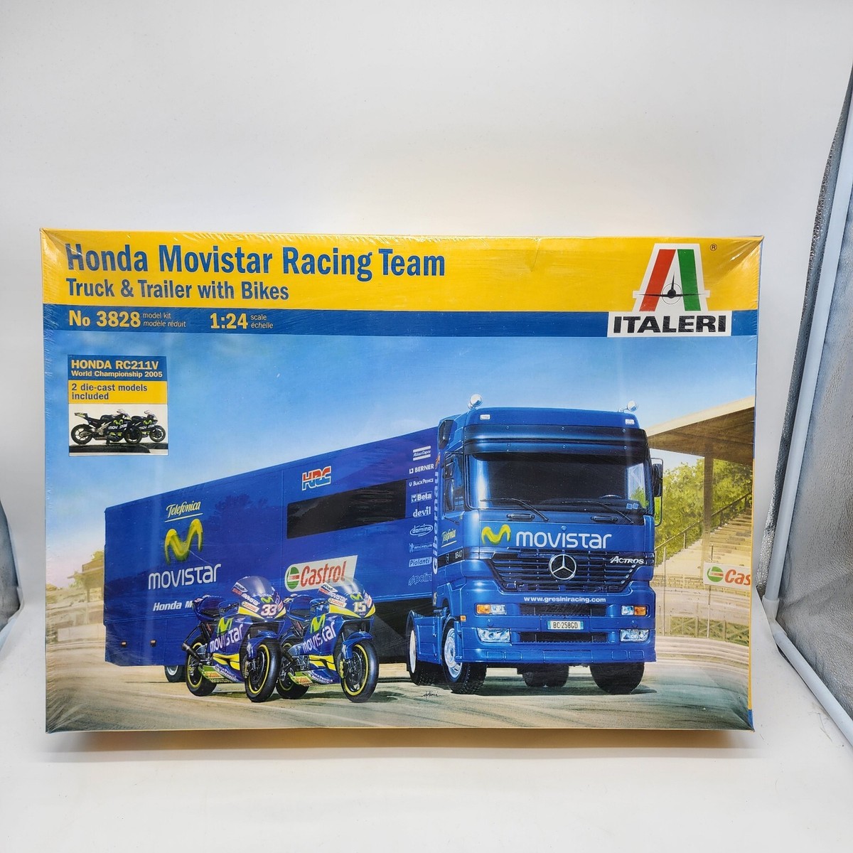 Italeri Honda Movistar Racing Team No. 3828 1:24 Truck & Trailer
