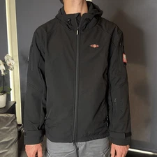 Wasoto Men's Black Heated Hooded Jacket Zip Up Size M with Battery Pack NEW