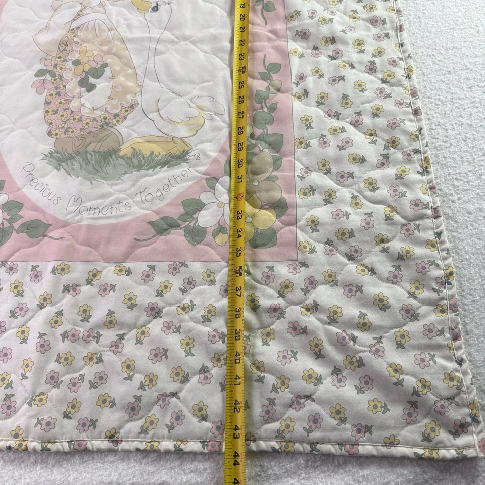 Manta acolchada vintage de bebé Precious Moments niña con colgante de pared de ganso Foto 4 de 4