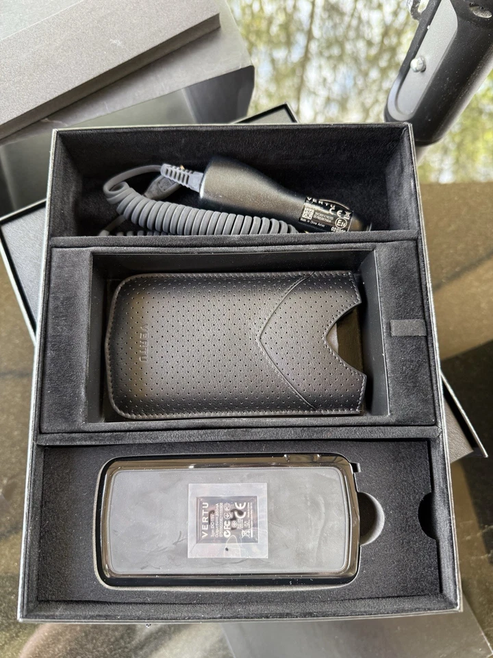 Caixa aberta Vertu Constellation T preta neon/laranja - Imagem 3 de 4