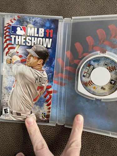 MLB 11: The Show (Sony PSP, 2011) - Picture 2 of 3