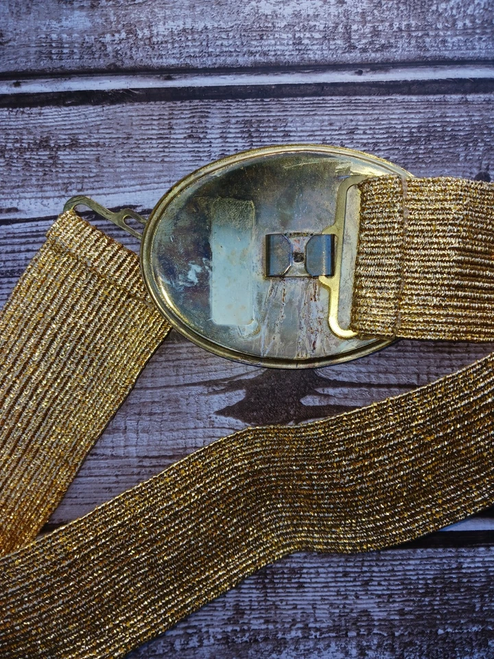 Cinturón elástico vintage años 80 lentejuelas doradas metálico tono dorado cierre de gancho 24"  Foto 2 de 3