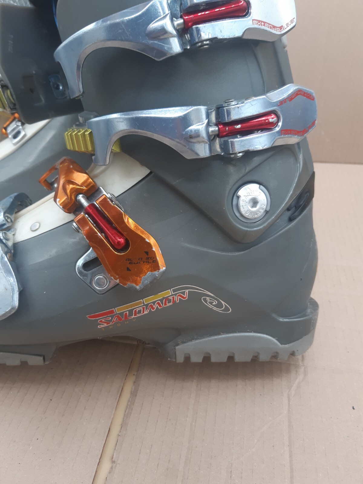 Scarponi da sci Salomon Irony su misura. Donna 25.0 EU 39 UK 6 con borsa per il trasporto