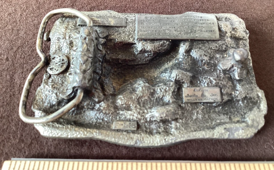 DE COLECCIÓN 1983 Arco Caza CINTURÓN HEBILLA Esmalte Metal Buck Ciervo Bergamota Latón Funciona 3D Foto 3 de 4