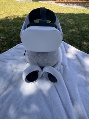 Meta Oculus Quest 2 256GB Advanced All-in-one VR Headset & Portable Case   White