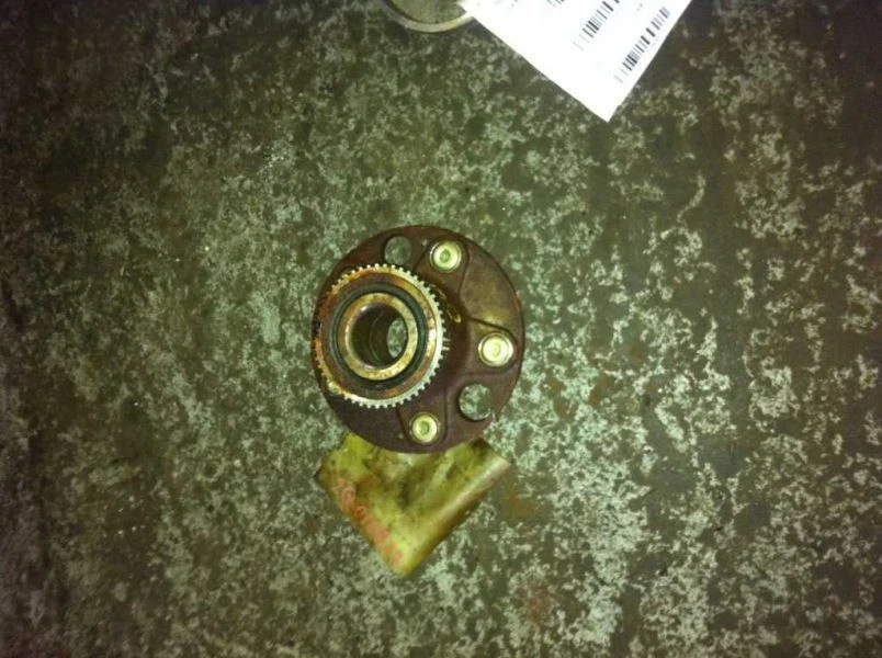 Buje trasero Acura RL 96-01 Foto 3 de 4