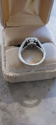 women's diamond engagement rings pre-owned