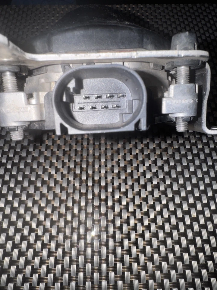 Audi Q5 SQ5 2021-24 OEM Control de crucero adaptativo Sensor de distancia Radar de distancia Foto 2 de 4