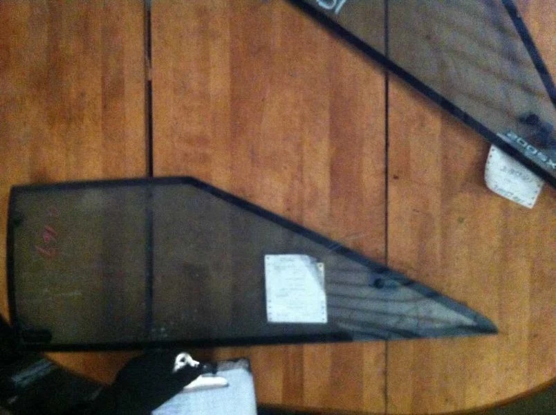 83 84 85 86 87 ISUZU IMPULSO PASAJERO DERECHO CUARTO CRISTAL  Foto 3 de 4