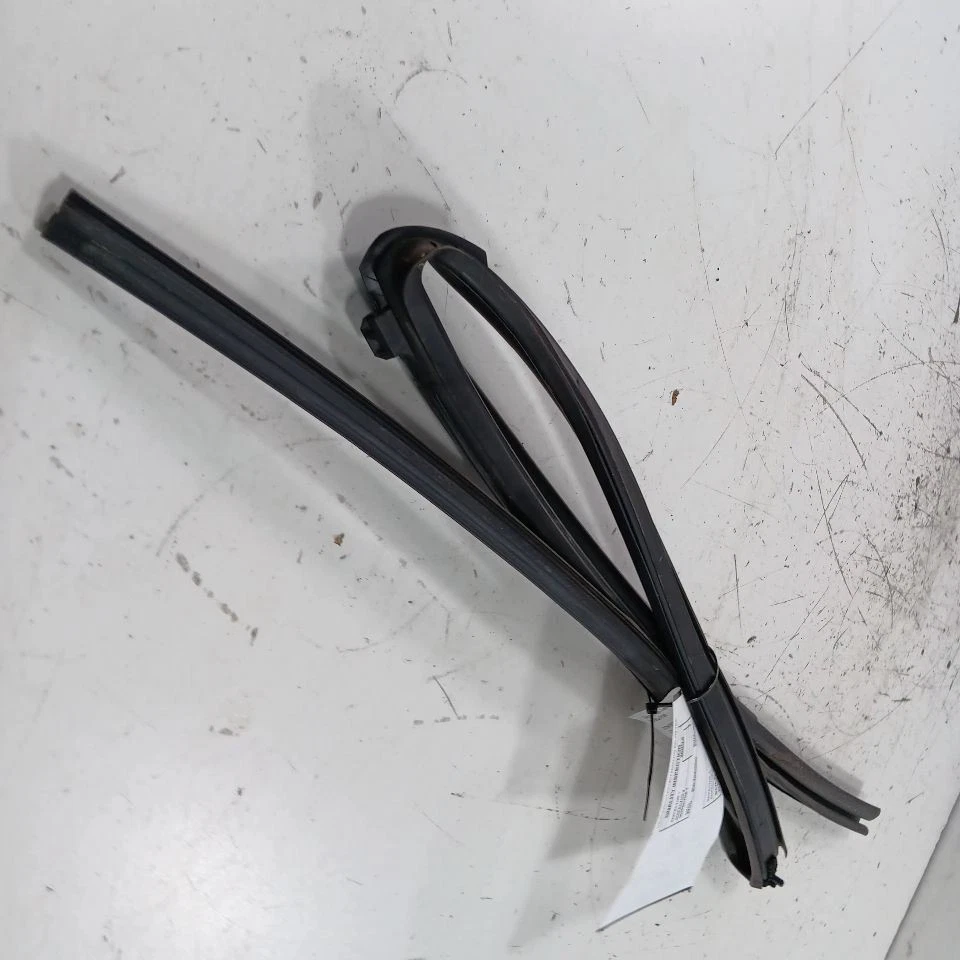 Sello de ventana de vidrio para puerta Toyota Prius C goma trasera izquierda 2017 2016  Foto 2 de 4