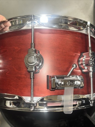 Tambor DW Performance Cherry Stain Lacquery - 8x14 con estuche de batería acolchado DW - Imagen 4 de 18