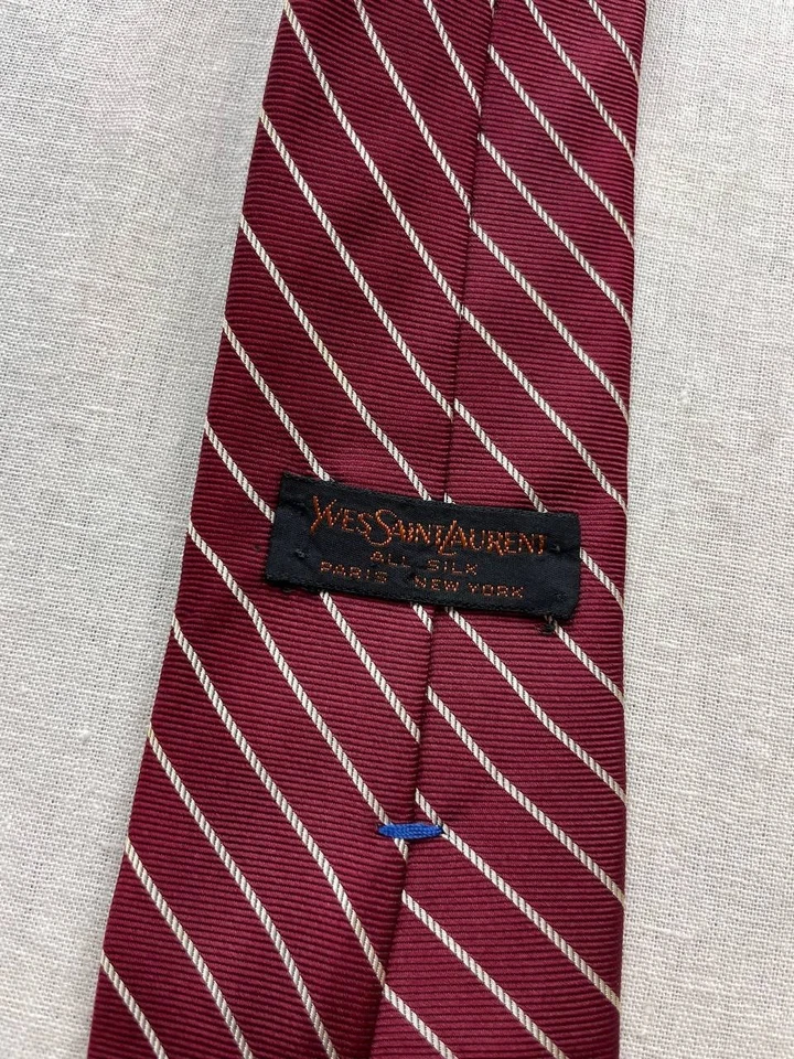 Corbata de Colección Yves Saint Laurent YSL Rojo Blanco Rayas Toda Seda Ajustable Negocios Foto 3 de 4