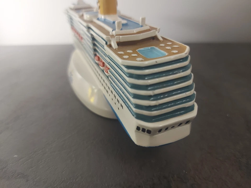 MODELLINO NAVE IN CERAMICA O RESINA COSTA CROCIERE - COSTA ATLANTICA - Immagine 4 di 4
