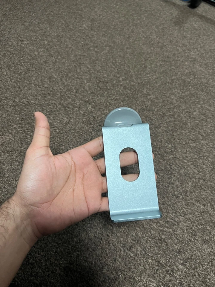 Soporte de escritorio magnético ajustable de metal para iPhones Foto 3 de 4